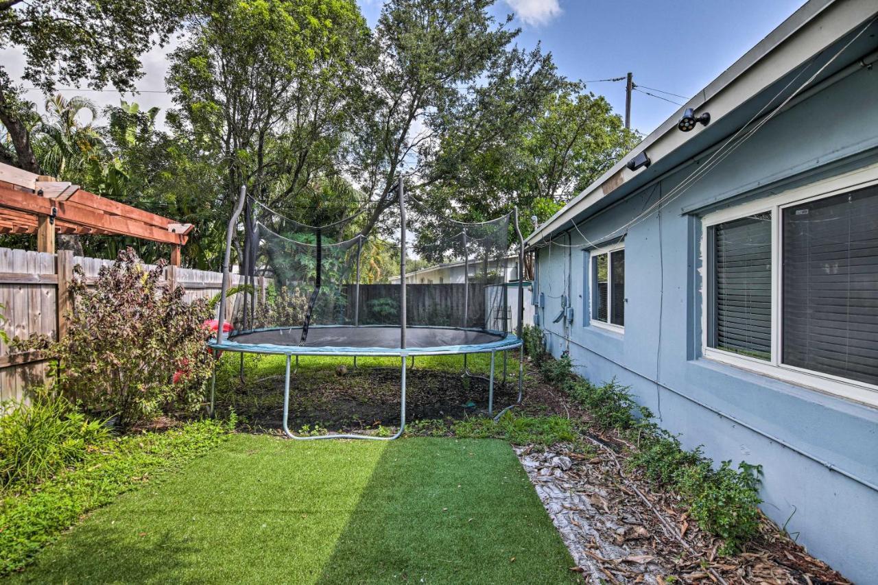 Shady And Eclectic Fort Lauderdale Dwelling With Yard! Exteriör bild