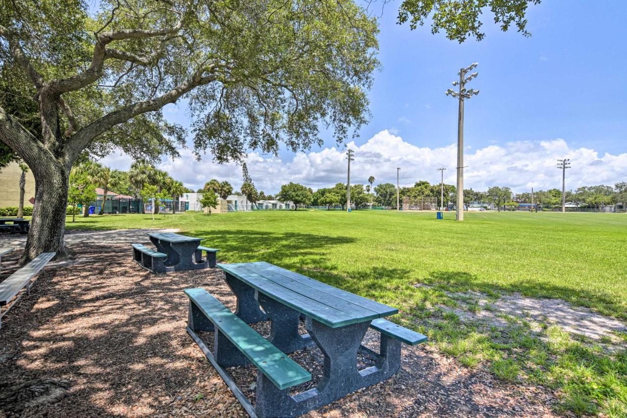 Shady And Eclectic Fort Lauderdale Dwelling With Yard! Exteriör bild
